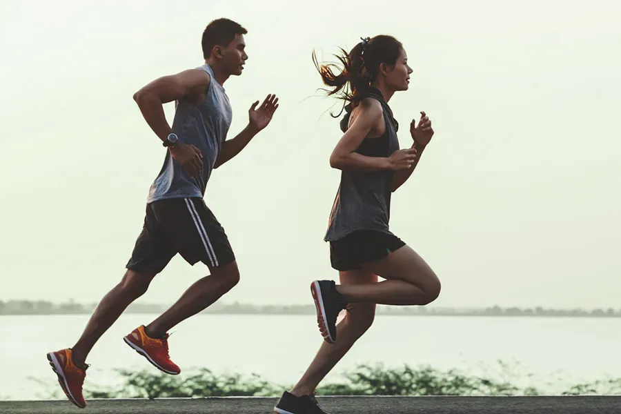 GLP-1-Weight-Loss-Injections-Clinic A couple in profile running along the water. Schedule GLP-1 Weight Loss Injections from Scott Gulinson, MD, FACOG in Phoenix.